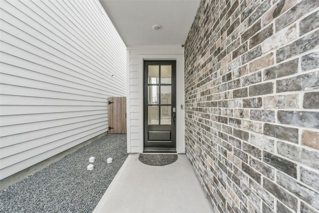 718 W Donovan Street A, Houston, TX 77091