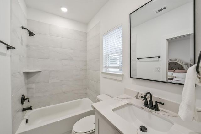 718 W Donovan Street A, Houston, TX 77091