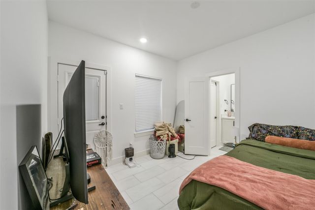 718 W Donovan Street A, Houston, TX 77091