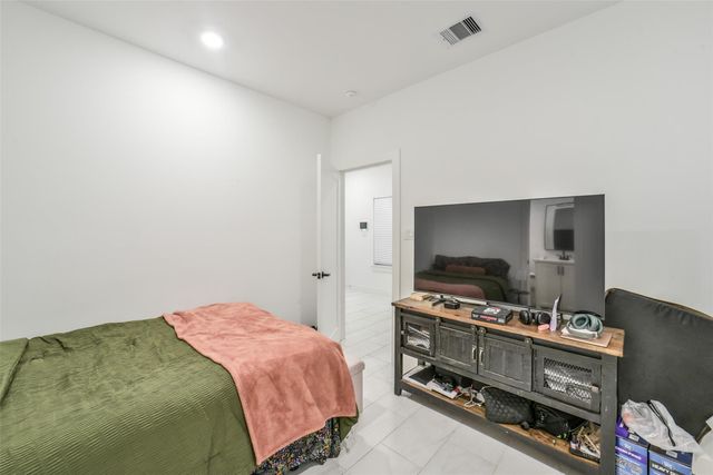 718 W Donovan Street A, Houston, TX 77091