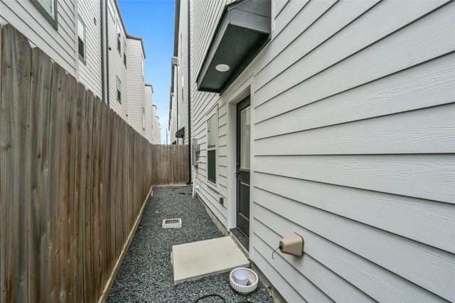 718 W Donovan Street A, Houston, TX 77091