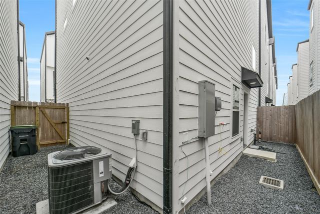 718 W Donovan Street A, Houston, TX 77091