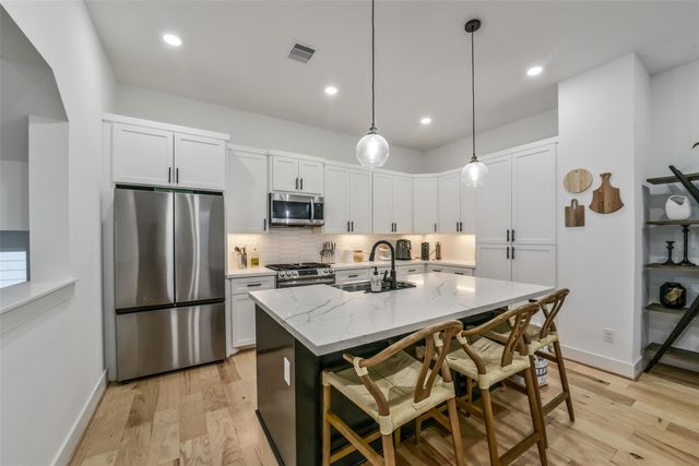 718 W Donovan Street A, Houston, TX 77091