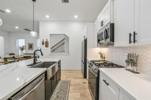 718 W Donovan Street A, Houston, TX 77091