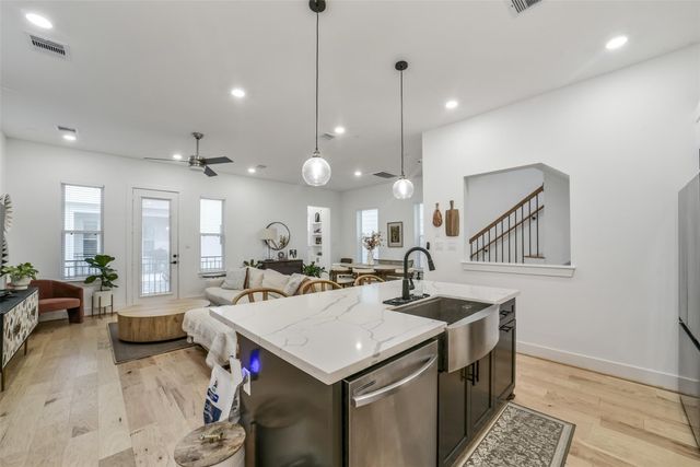 718 W Donovan Street A, Houston, TX 77091