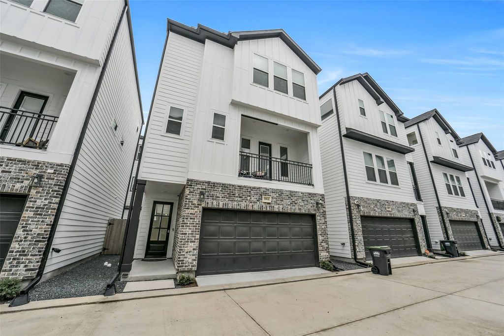 718 W Donovan Street A, Houston, TX 77091