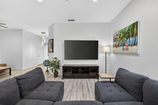 8281 Heritage Club Dr Drive, West Palm Beach, FL 33412