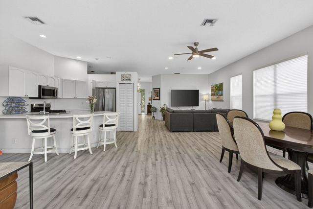 8281 Heritage Club Dr Drive, West Palm Beach, FL 33412