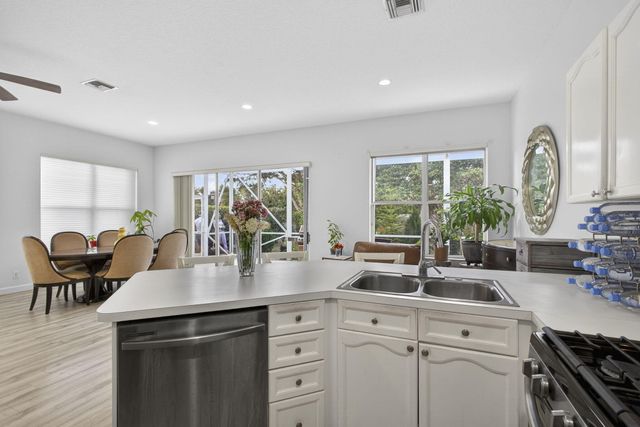 8281 Heritage Club Dr Drive, West Palm Beach, FL 33412