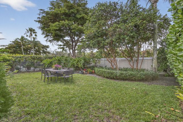 8281 Heritage Club Dr Drive, West Palm Beach, FL 33412
