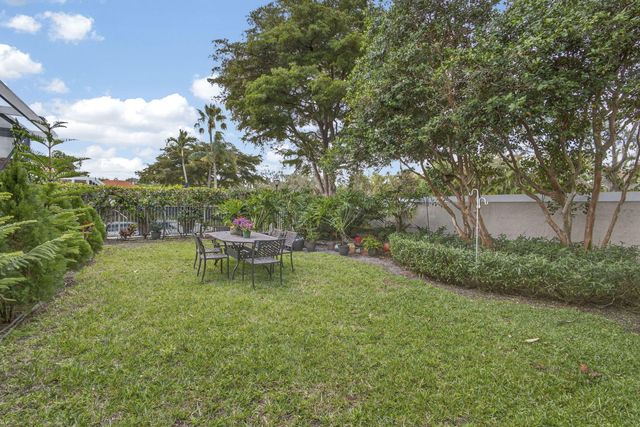 8281 Heritage Club Dr Drive, West Palm Beach, FL 33412