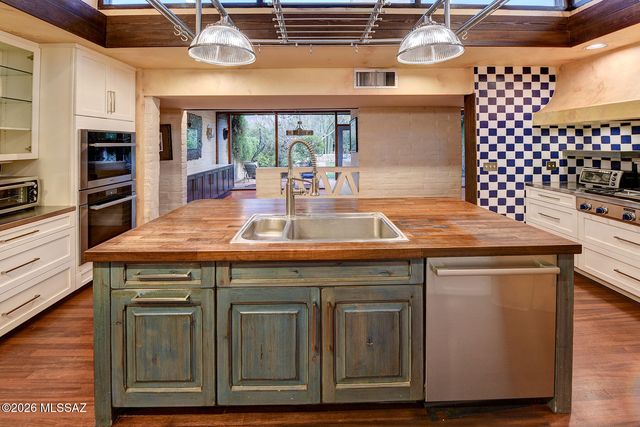 6060 N Mina Vista, Tucson, AZ 85718