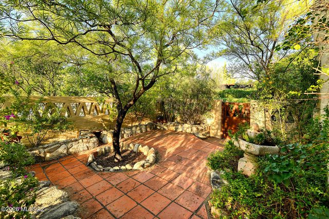 6060 N Mina Vista, Tucson, AZ 85718