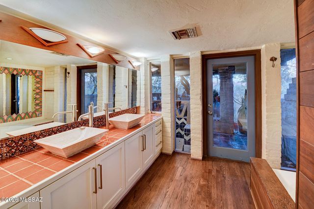 6060 N Mina Vista, Tucson, AZ 85718