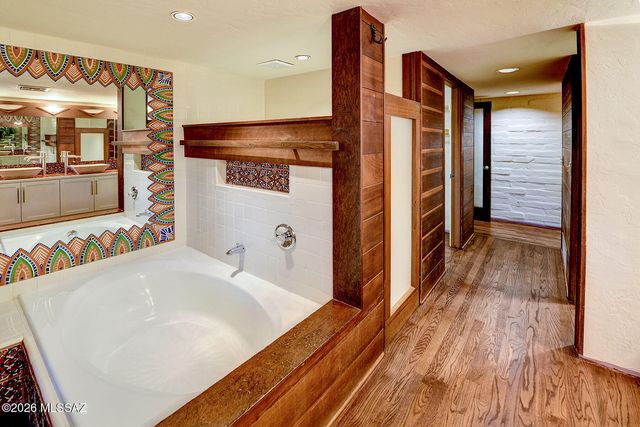 6060 N Mina Vista, Tucson, AZ 85718