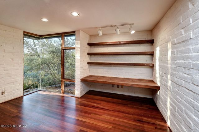 6060 N Mina Vista, Tucson, AZ 85718