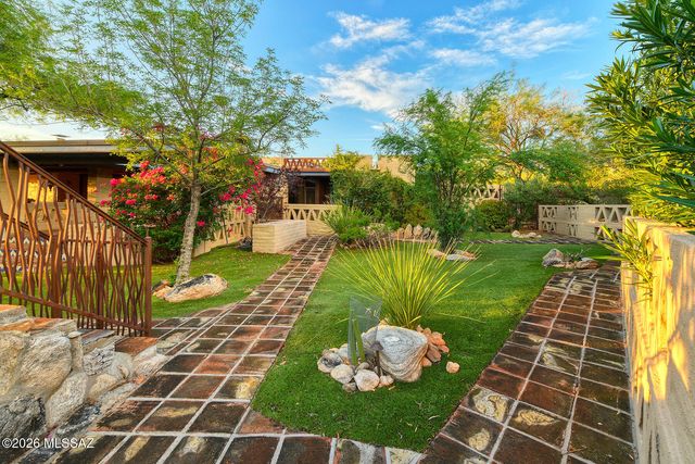 6060 N Mina Vista, Tucson, AZ 85718