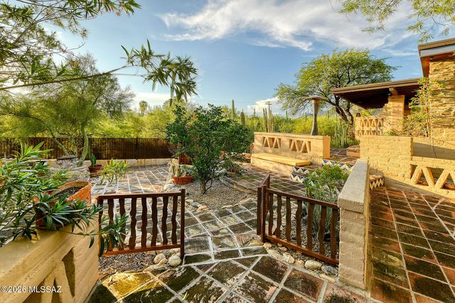 6060 N Mina Vista, Tucson, AZ 85718