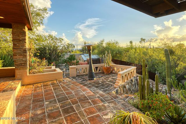 6060 N Mina Vista, Tucson, AZ 85718