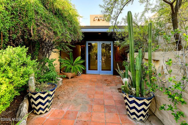 6060 N Mina Vista, Tucson, AZ 85718