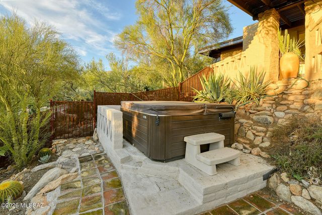 6060 N Mina Vista, Tucson, AZ 85718