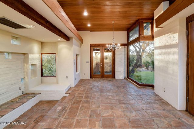 6060 N Mina Vista, Tucson, AZ 85718