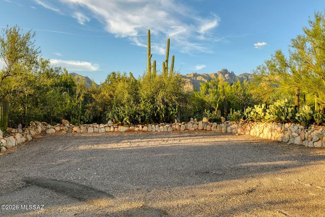 6060 N Mina Vista, Tucson, AZ 85718
