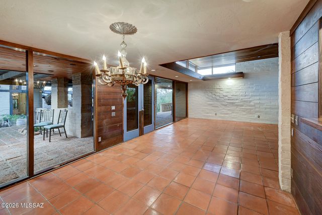 6060 N Mina Vista, Tucson, AZ 85718