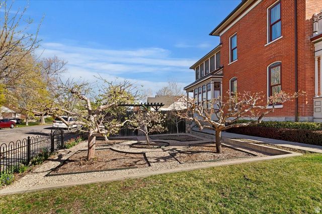 42 W CENTER ST, Kaysville, UT 84037