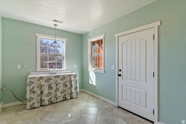 42 W CENTER ST, Kaysville, UT 84037