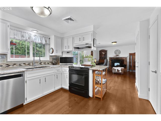 1910 HAWKINS Ln, Eugene, OR 97405