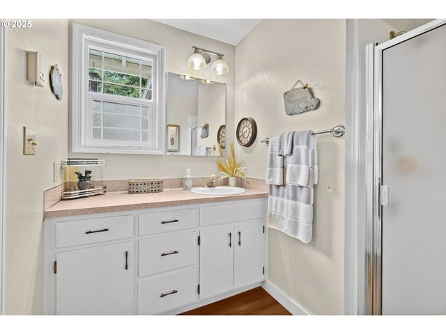 1910 HAWKINS Ln, Eugene, OR 97405