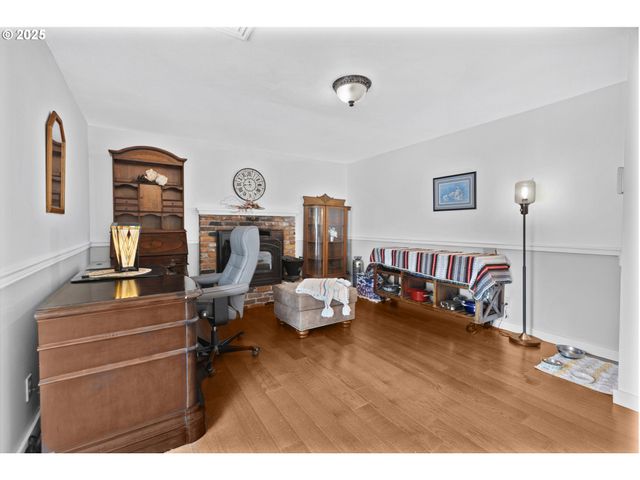 1910 HAWKINS Ln, Eugene, OR 97405