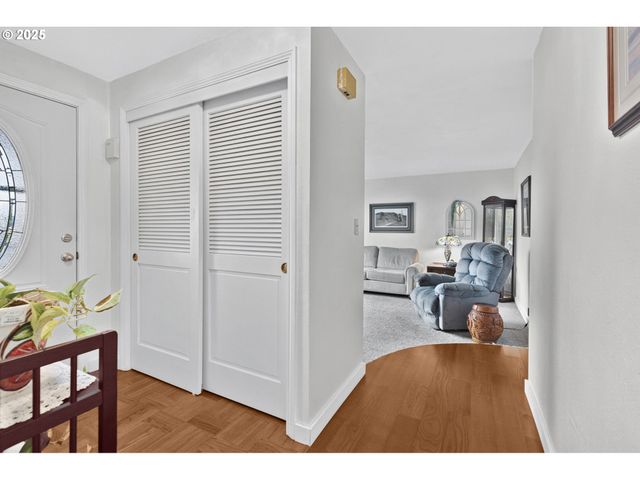 1910 HAWKINS Ln, Eugene, OR 97405