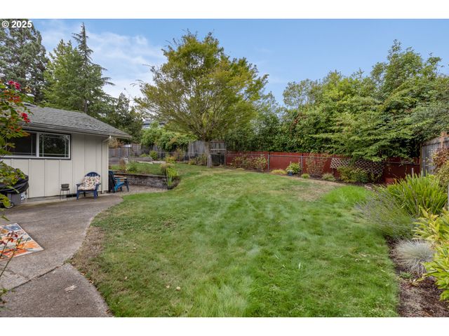 1910 HAWKINS Ln, Eugene, OR 97405