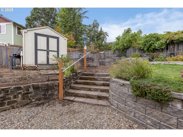 1910 HAWKINS Ln, Eugene, OR 97405