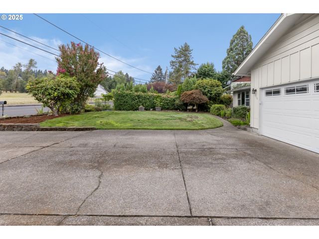 1910 HAWKINS Ln, Eugene, OR 97405