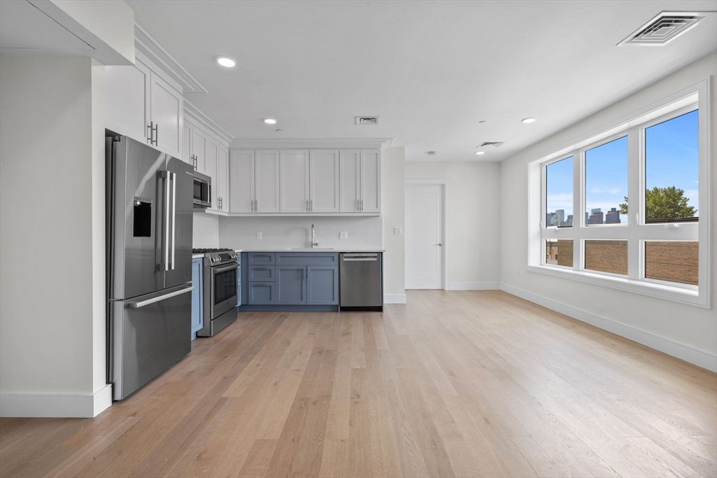 301 Border Street 511, Boston, MA 02128