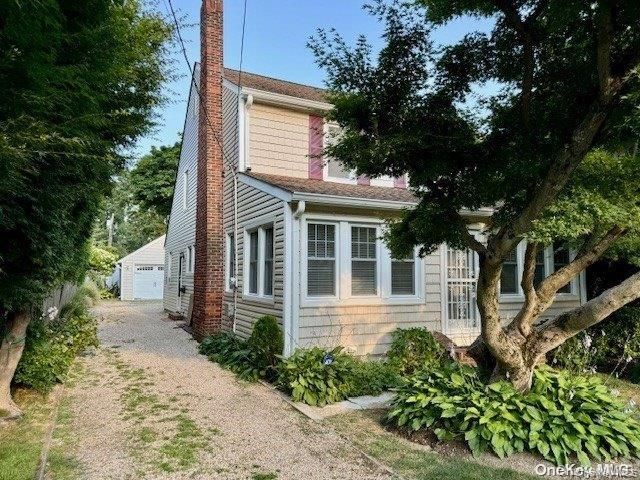 11 Valley Road, Bayville, NY 11709