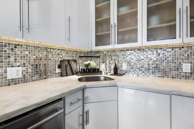 555 Columbus Ave 6, Boston, MA 02118