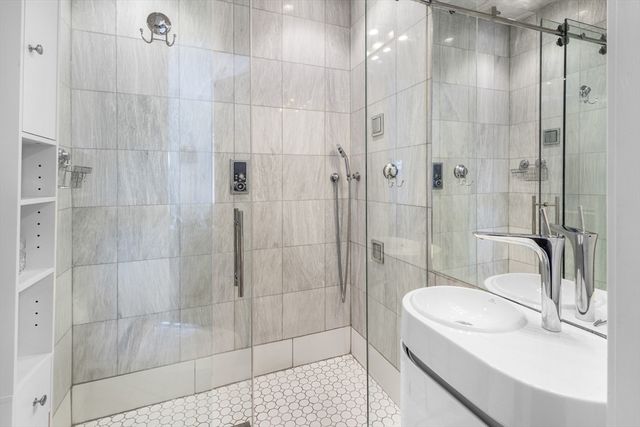 555 Columbus Ave 6, Boston, MA 02118