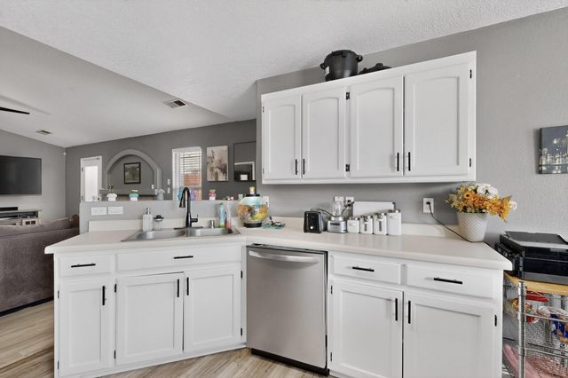 619 Red Bluff Avenue SW, Albuquerque, NM 87105