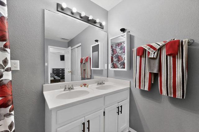 619 Red Bluff Avenue SW, Albuquerque, NM 87105