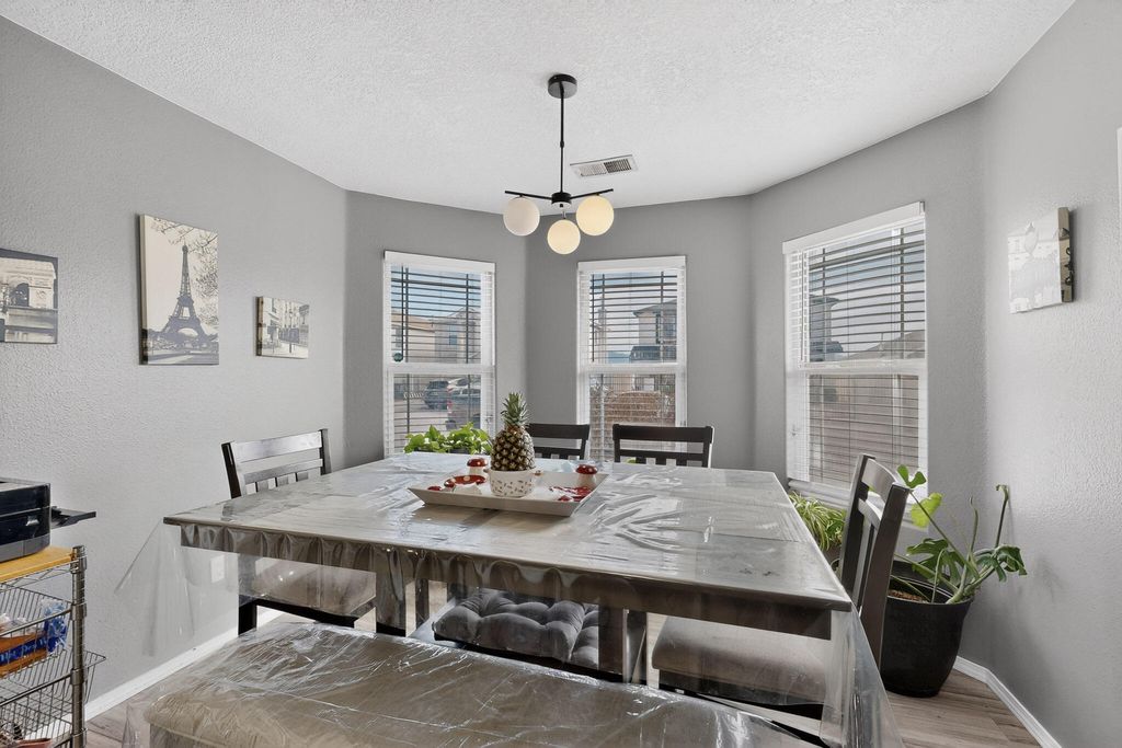 Image 15 of property listing at 619 Red Bluff Avenue SW, Albuquerque, NM 87105