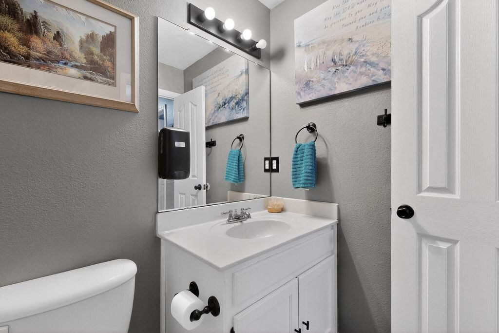 Image 17 of property listing at 619 Red Bluff Avenue SW, Albuquerque, NM 87105