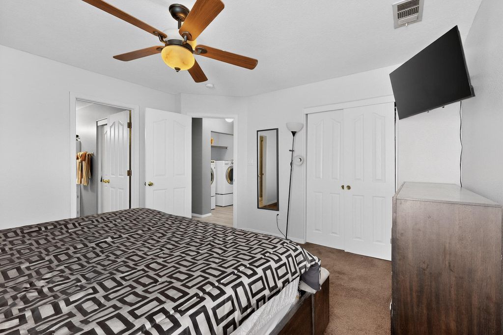 Image 21 of property listing at 619 Red Bluff Avenue SW, Albuquerque, NM 87105