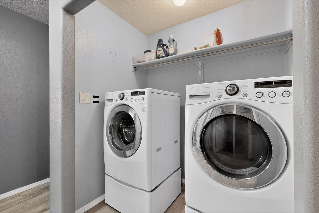 Image 28 of property listing at 619 Red Bluff Avenue SW, Albuquerque, NM 87105