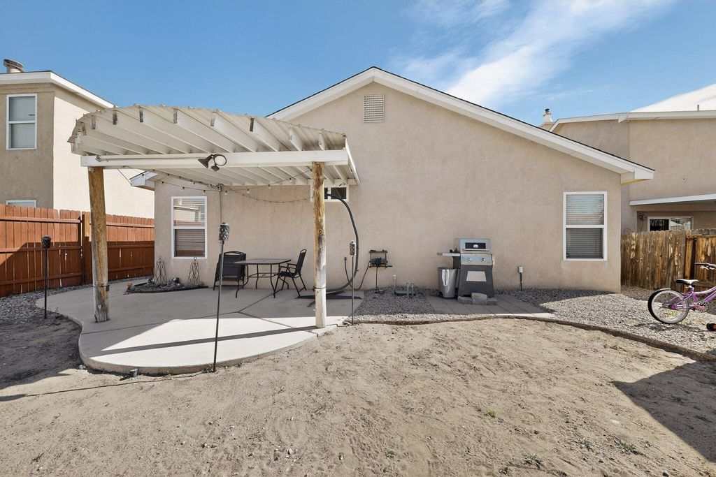 Image 29 of property listing at 619 Red Bluff Avenue SW, Albuquerque, NM 87105