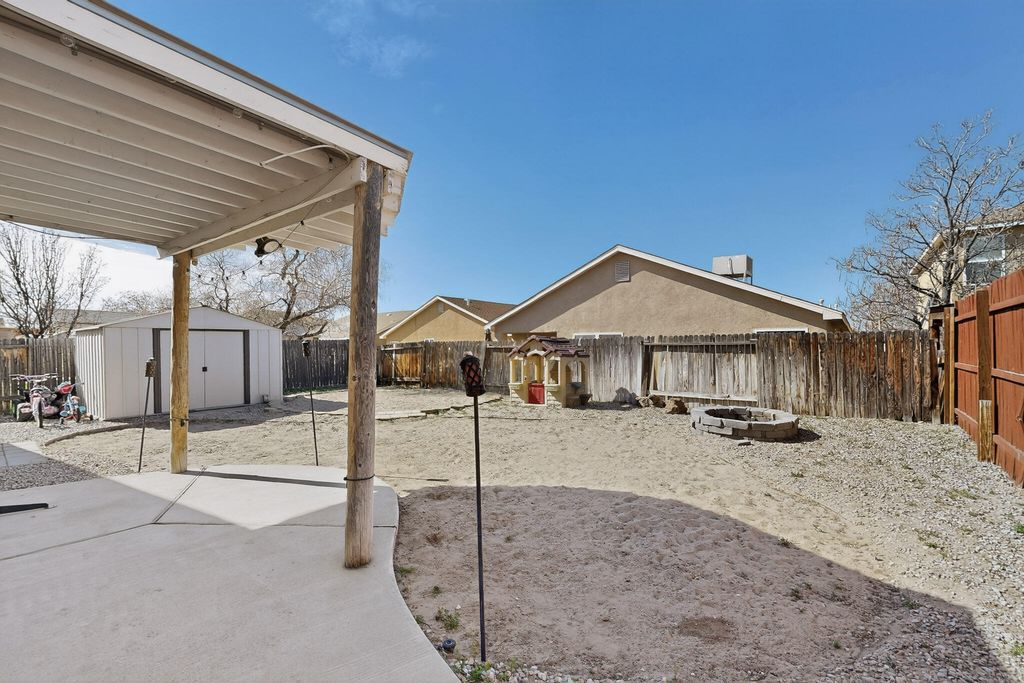 Image 32 of property listing at 619 Red Bluff Avenue SW, Albuquerque, NM 87105