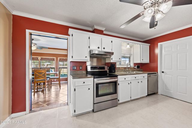 1201 Camp Bon Temps Road, Breaux Bridge, LA 70517